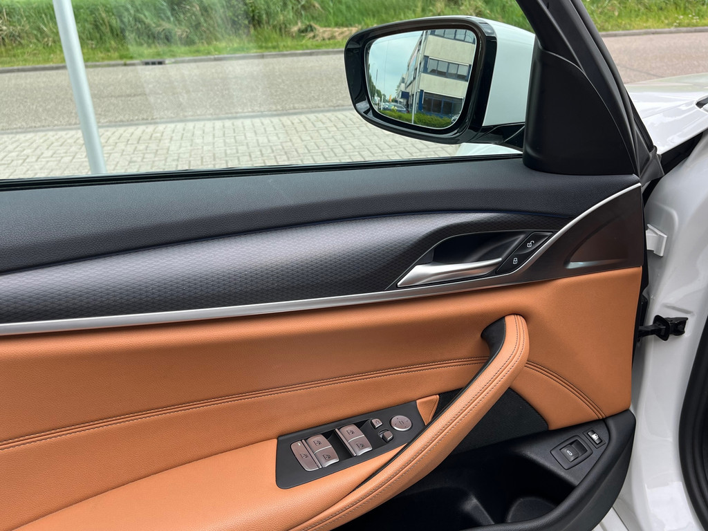 BMW 5 Serie Touring 530e xDrive High Exe M-Sport – Pano – Camera – Leder – Ambient Light – Carplay – Navi – 292PK - Afbeelding 29