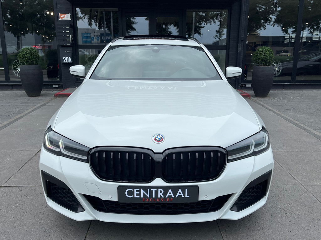 BMW 5 Serie Touring 530e xDrive High Exe M-Sport – Pano – Camera – Leder – Ambient Light – Carplay – Navi – 292PK - Afbeelding 2