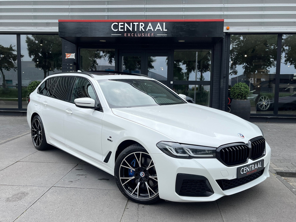 BMW 5 Serie Touring 530e xDrive High Exe M-Sport – Pano – Camera – Leder – Ambient Light – Carplay – Navi – 292PK - Afbeelding 3