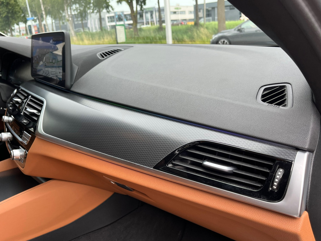 BMW 5 Serie Touring 530e xDrive High Exe M-Sport – Pano – Camera – Leder – Ambient Light – Carplay – Navi – 292PK - Afbeelding 52