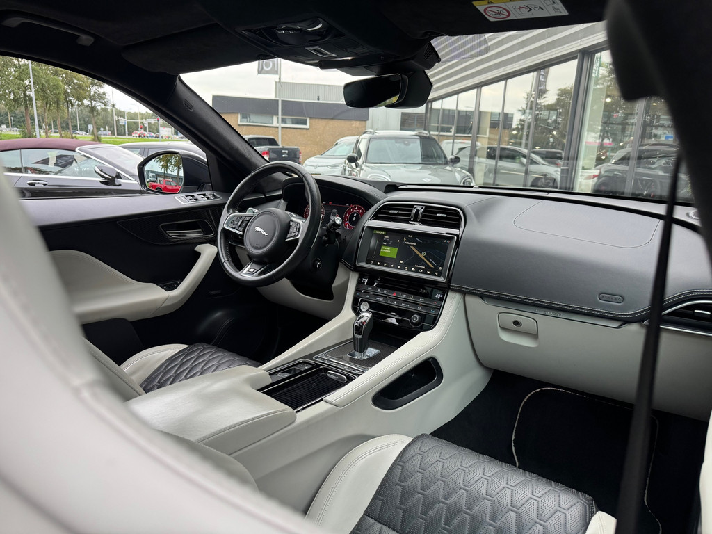 Jaguar F-Pace SVR 5.0 V8 AWD 550PK – Pano – Carbon – Meridian – Head-Up – Memory – ACC – 360Camera – Carplay – Keyless – Leder - Afbeelding 38
