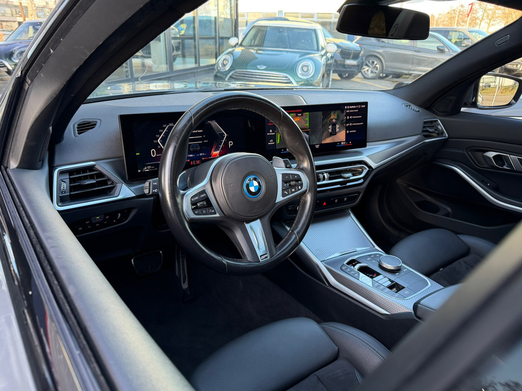 BMW 3 Serie Touring 330e xDrive M-Sport Pano – Keyless – 292PK – 360Camera – Carplay - Afbeelding 25