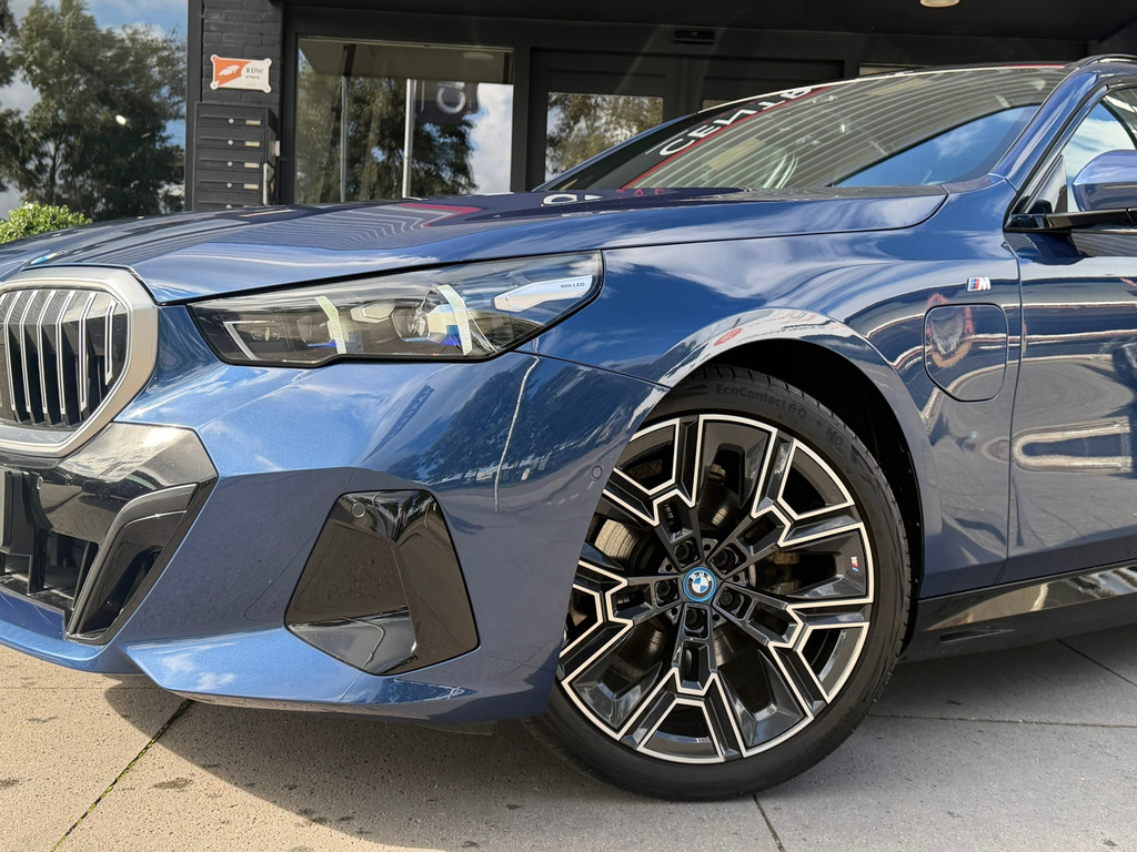 BMW 5 Serie Touring 530e M-Sport Pano – Harman&Kardon – ACC – Memory – 4wielbesturing – Keyless – 300PK - Afbeelding 25