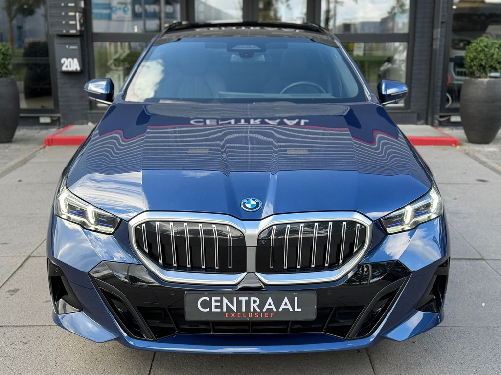 BMW 5 Serie Touring 530e M-Sport Pano – Harman&Kardon – ACC – Memory – 4wielbesturing – Keyless – 300PK - Afbeelding 2