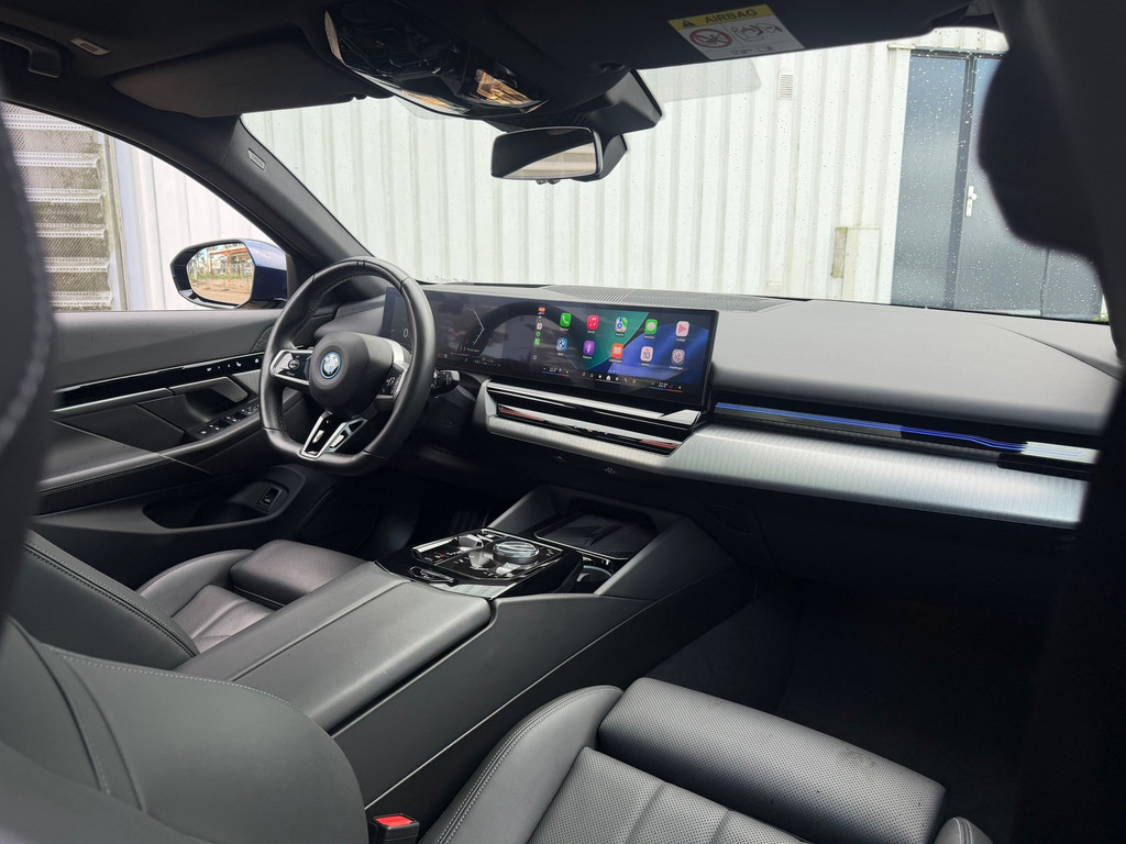 BMW 5 Serie Touring 530e M-Sport Pano – Harman&Kardon – ACC – Memory – 4wielbesturing – Keyless – 300PK - Afbeelding 31