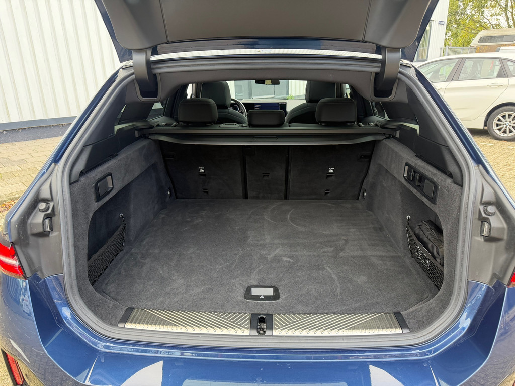 BMW 5 Serie Touring 530e M-Sport Pano – Harman&Kardon – ACC – Memory – 4wielbesturing – Keyless – 300PK - Afbeelding 33