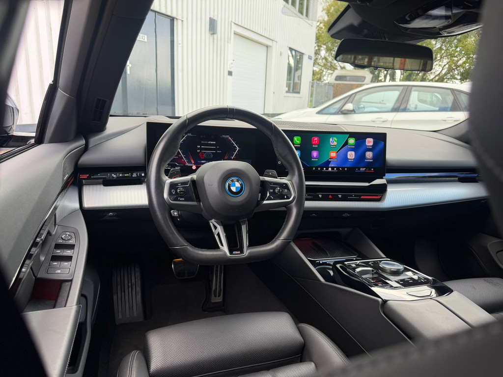 BMW 5 Serie Touring 530e M-Sport Pano – Harman&Kardon – ACC – Memory – 4wielbesturing – Keyless – 300PK - Afbeelding 38