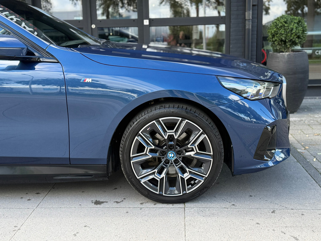 BMW 5 Serie Touring 530e M-Sport Pano – Harman&Kardon – ACC – Memory – 4wielbesturing – Keyless – 300PK - Afbeelding 52