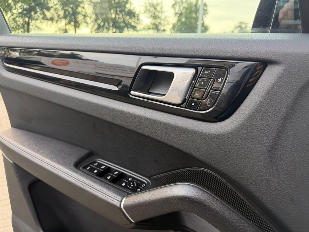 Porsche Cayenne 3.0 Pano – SportChrono – Memory – ACC – Luchtvering – Bosé – PDLS - Afbeelding 22